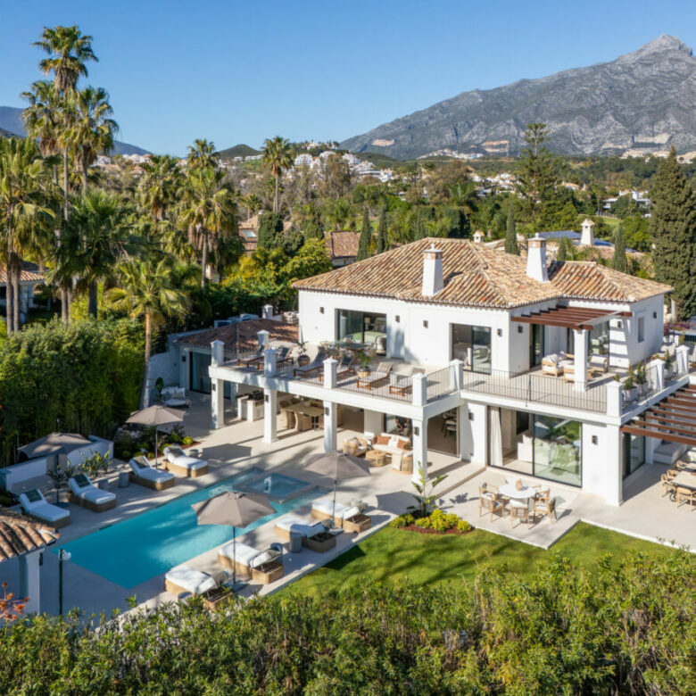 FOR SALE 🏡 Frontline Golf Villa with Separate Guest House – La Cerquilla, Nueva Andalucía 🇪🇸