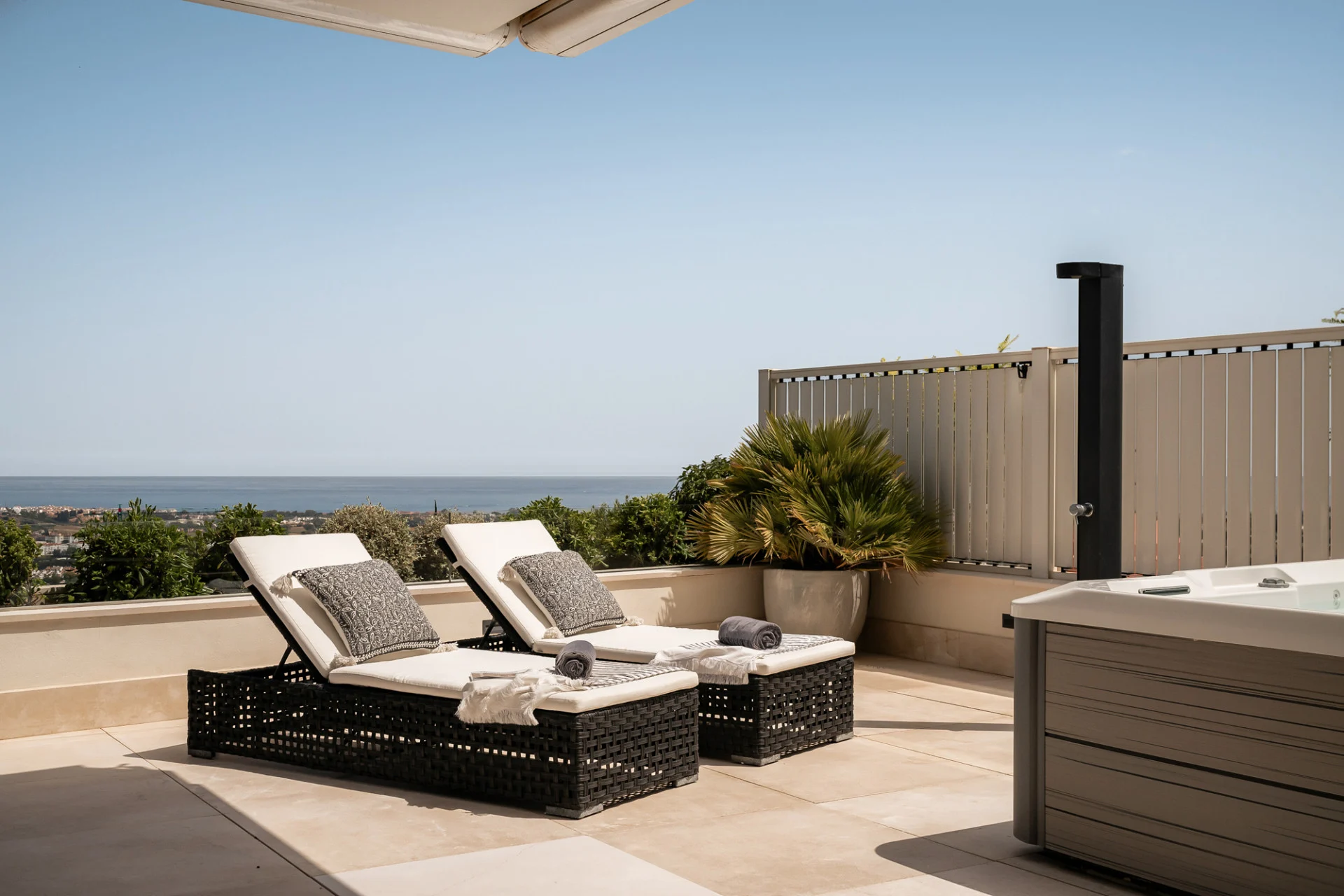 FOR SALE 🌟🏡 Panoramic Sea-View Residence with Private-Villa Ambience🇪🇸 La Quinta, Benahavís 🇪🇸