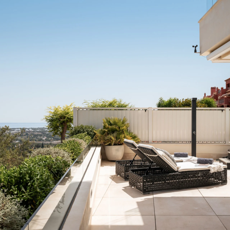 FOR SALE 🌟🏡 Panoramic Sea-View Residence with Private-Villa Ambience🇪🇸 La Quinta, Benahavís 🇪🇸