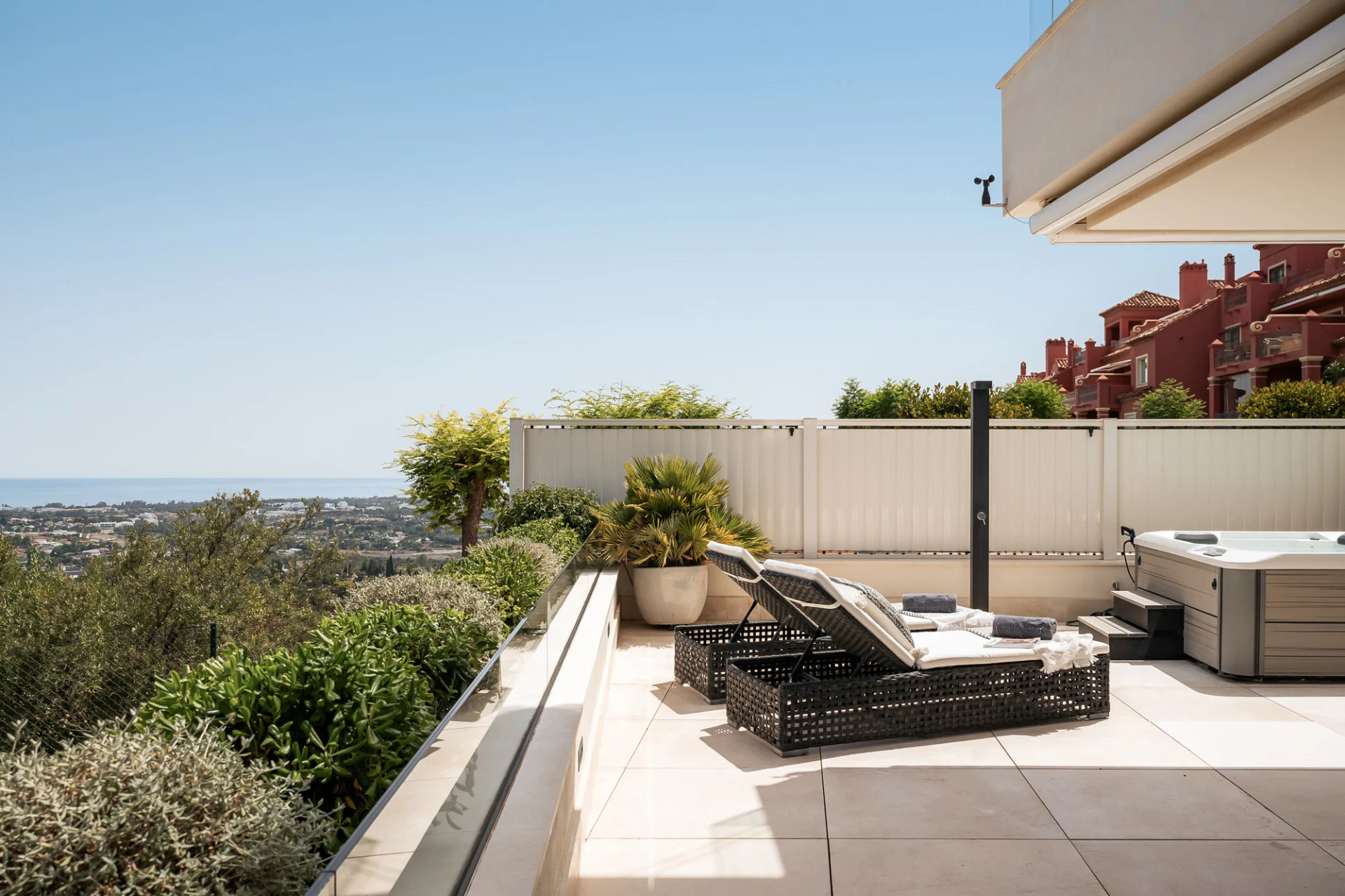 FOR SALE 🌟🏡 Panoramic Sea-View Residence with Private-Villa Ambience🇪🇸 La Quinta, Benahavís 🇪🇸