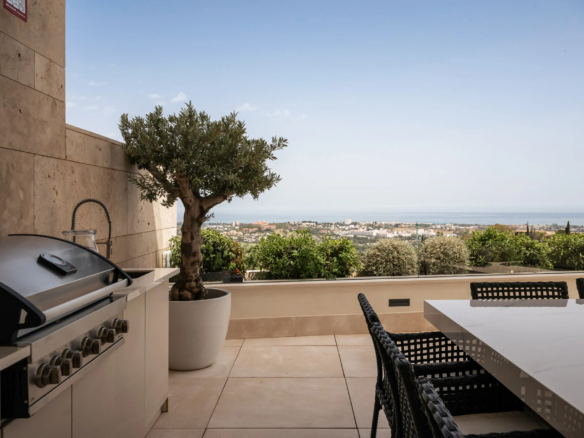 FOR SALE 🌟🏡 Panoramic Sea-View Residence with Private-Villa Ambience🇪🇸 La Quinta, Benahavís 🇪🇸