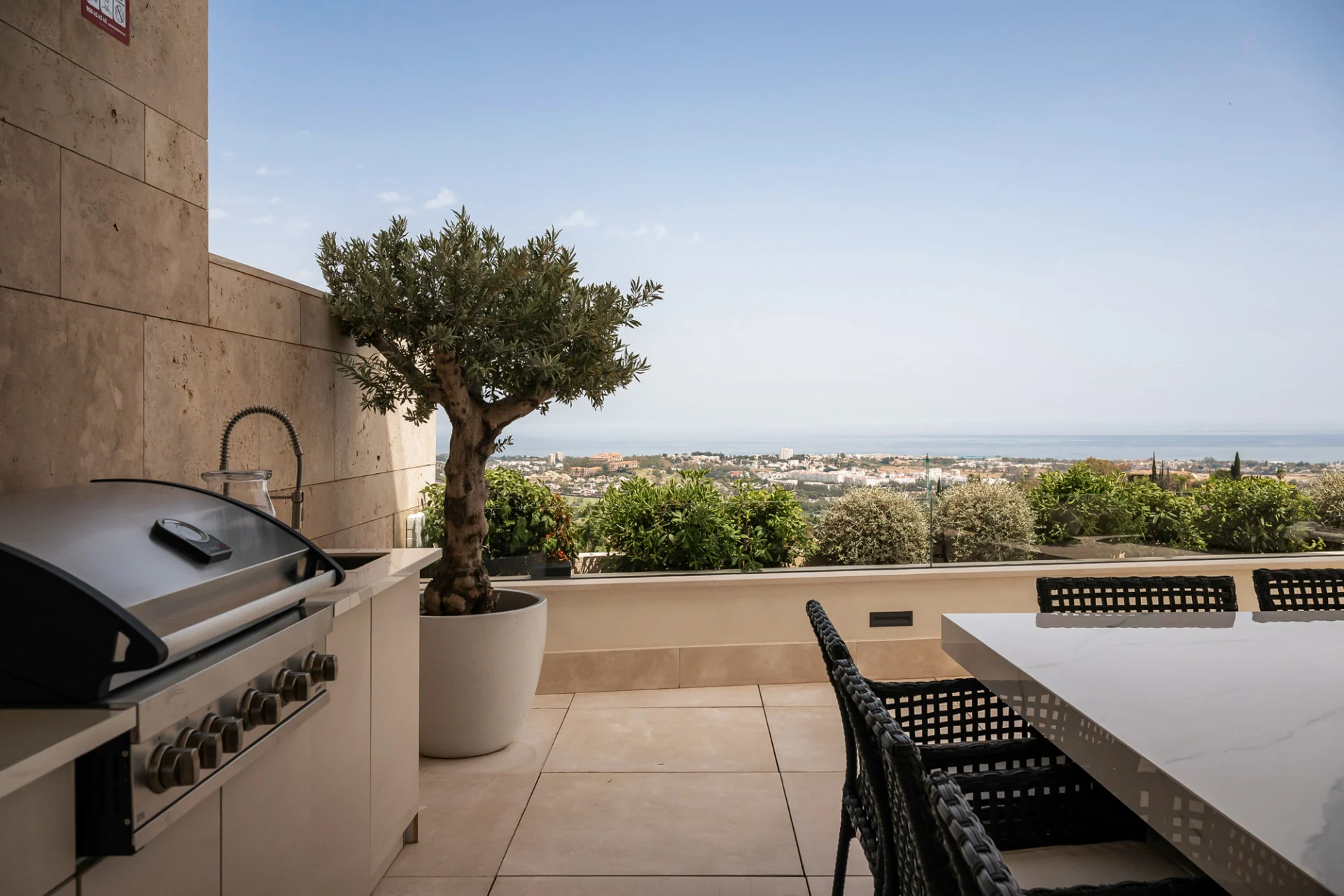 FOR SALE 🌟🏡 Panoramic Sea-View Residence with Private-Villa Ambience🇪🇸 La Quinta, Benahavís 🇪🇸