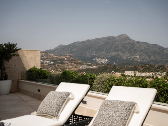 FOR SALE 🌟🏡 Panoramic Sea-View Residence with Private-Villa Ambience🇪🇸 La Quinta, Benahavís 🇪🇸