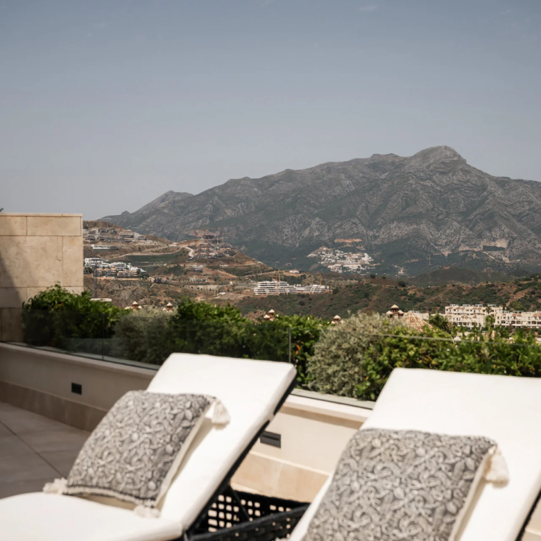 FOR SALE 🌟🏡 Panoramic Sea-View Residence with Private-Villa Ambience🇪🇸 La Quinta, Benahavís 🇪🇸