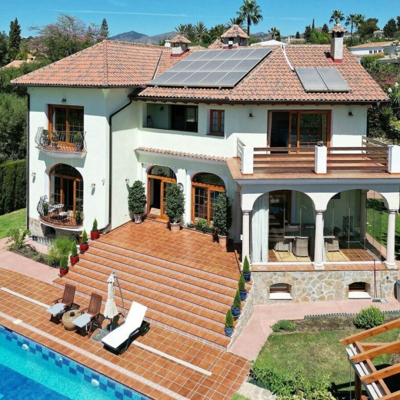 High specification villa with sea views and pool in El Rosario, Marbella East