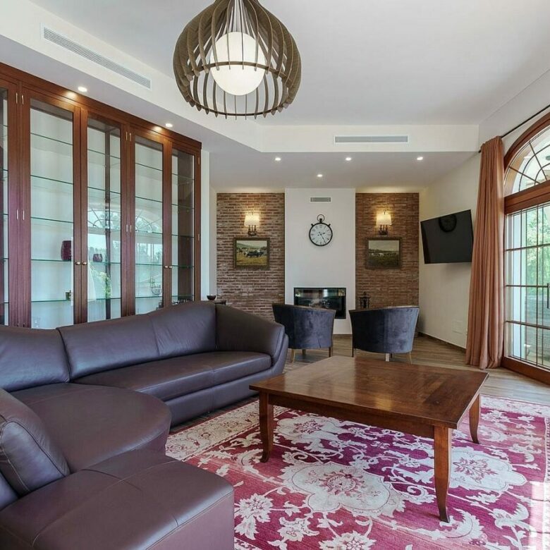 High specification villa with sea views and pool in El Rosario, Marbella East
