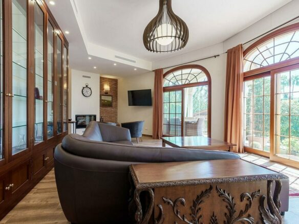 High specification villa with sea views and pool in El Rosario, Marbella East