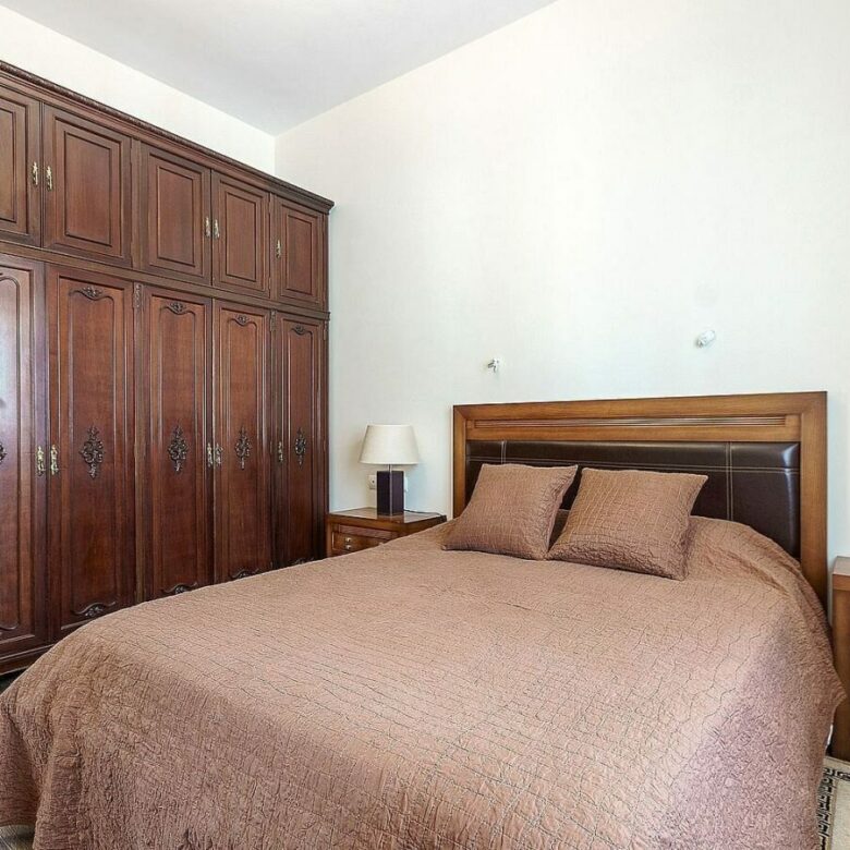 High specification villa with sea views and pool in El Rosario, Marbella East