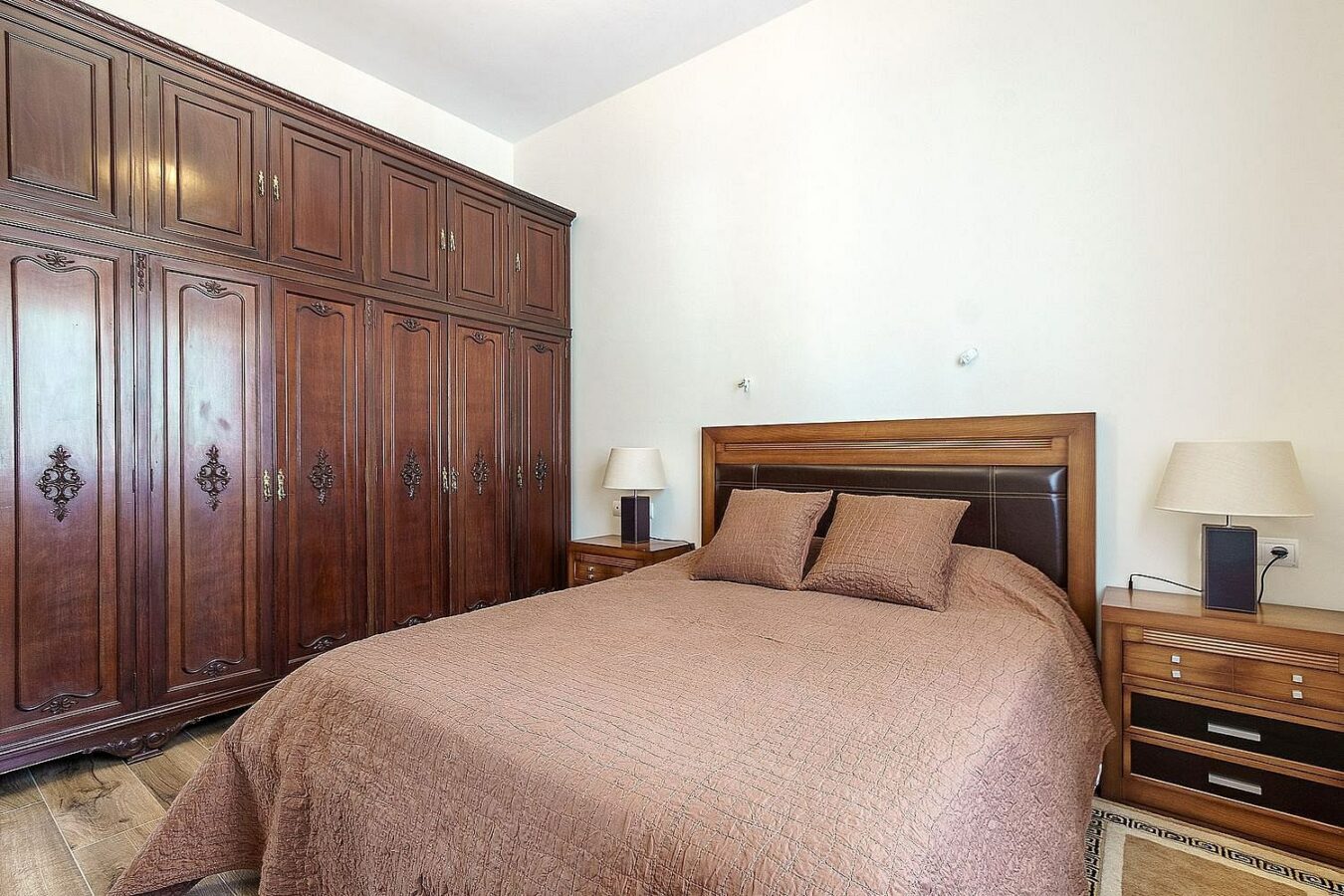 High specification villa with sea views and pool in El Rosario, Marbella East