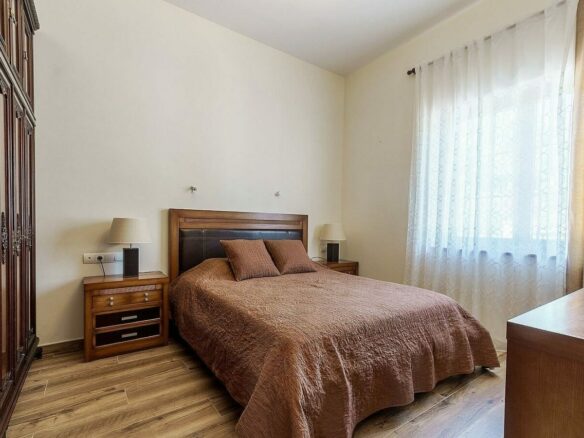 High specification villa with sea views and pool in El Rosario, Marbella East