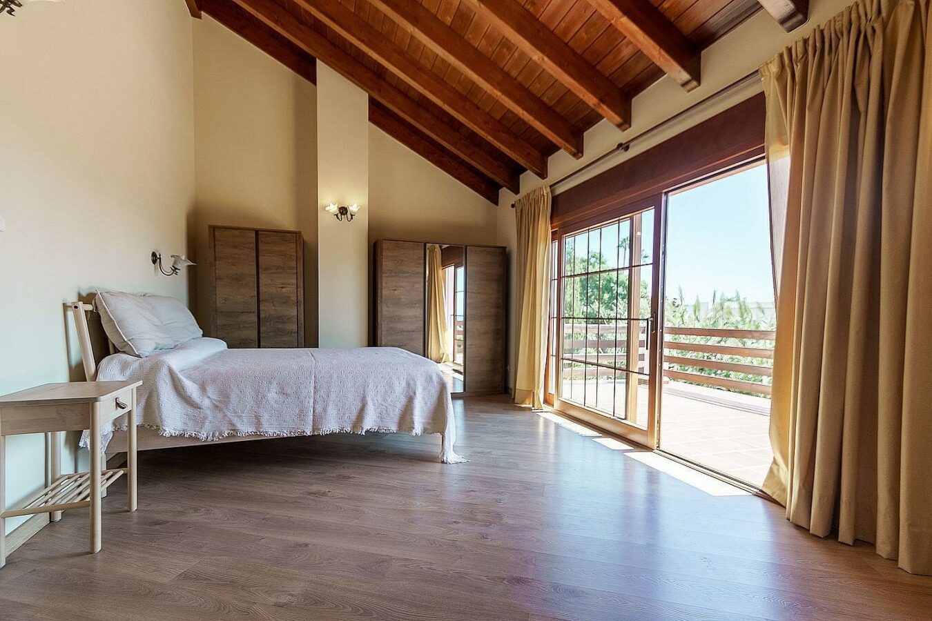 High specification villa with sea views and pool in El Rosario, Marbella East