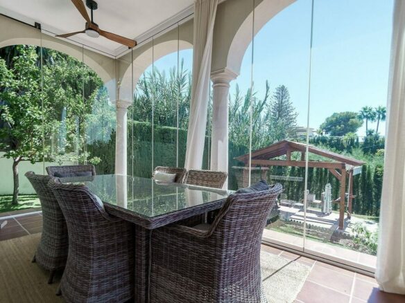 High specification villa with sea views and pool in El Rosario, Marbella East