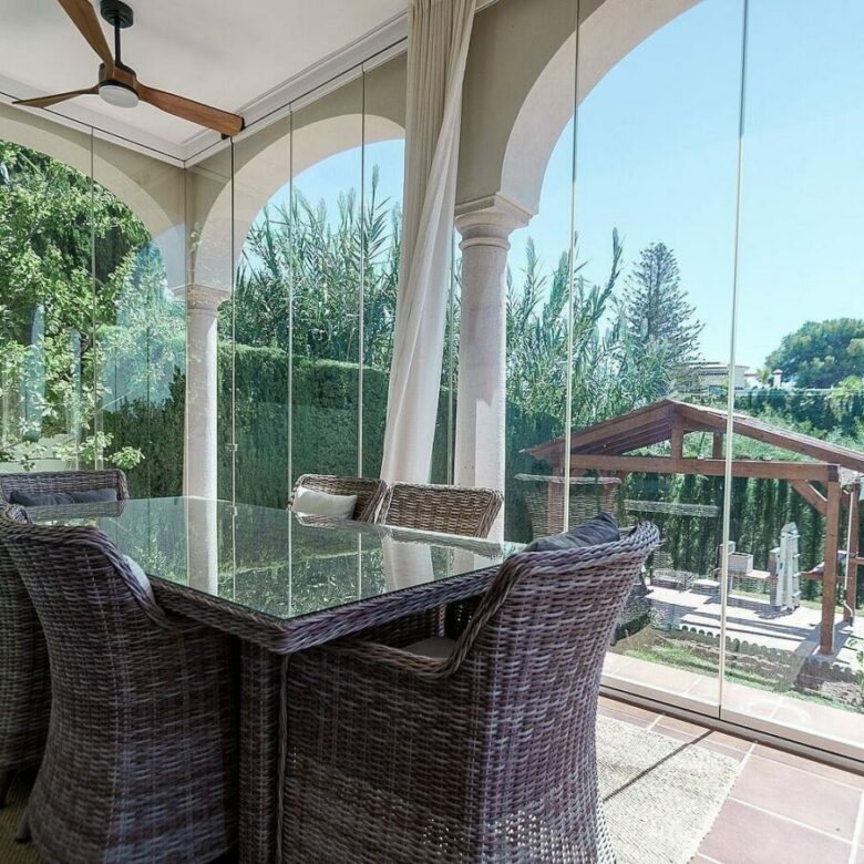 High specification villa with sea views and pool in El Rosario, Marbella East