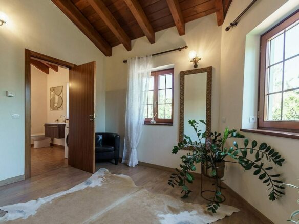 High specification villa with sea views and pool in El Rosario, Marbella East