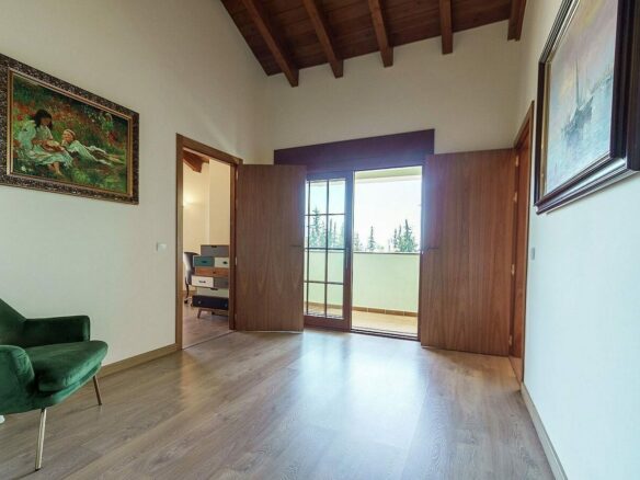 High specification villa with sea views and pool in El Rosario, Marbella East