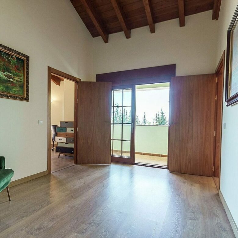 High specification villa with sea views and pool in El Rosario, Marbella East