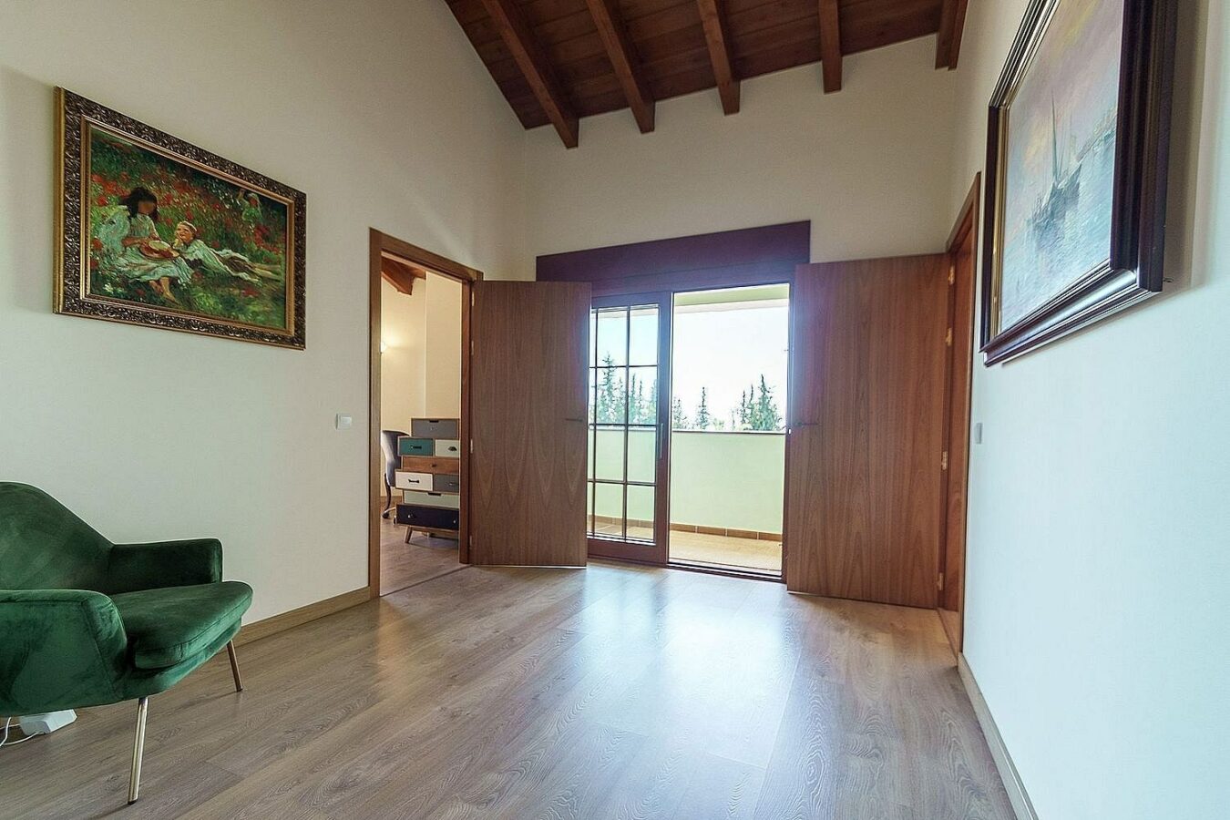 High specification villa with sea views and pool in El Rosario, Marbella East