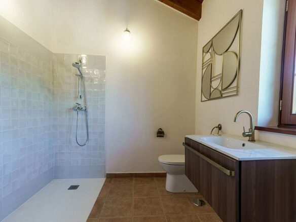 High specification villa with sea views and pool in El Rosario, Marbella East