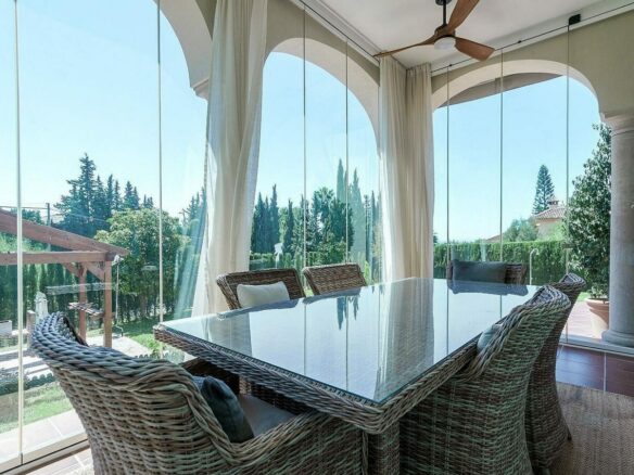 High specification villa with sea views and pool in El Rosario, Marbella East