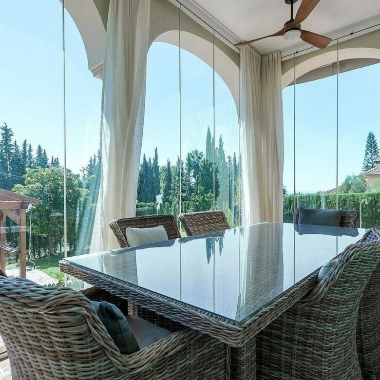 High specification villa with sea views and pool in El Rosario, Marbella East