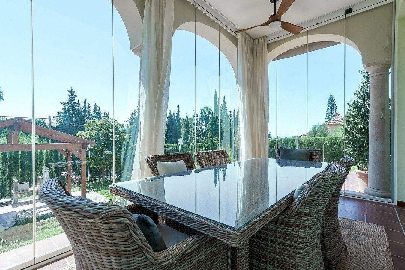 High specification villa with sea views and pool in El Rosario, Marbella East