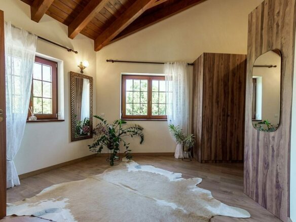 High specification villa with sea views and pool in El Rosario, Marbella East