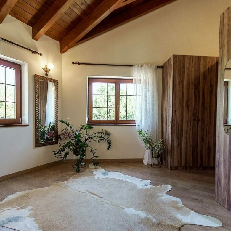 High specification villa with sea views and pool in El Rosario, Marbella East
