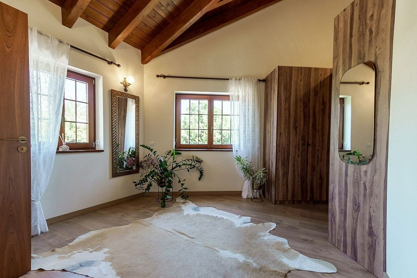 High specification villa with sea views and pool in El Rosario, Marbella East