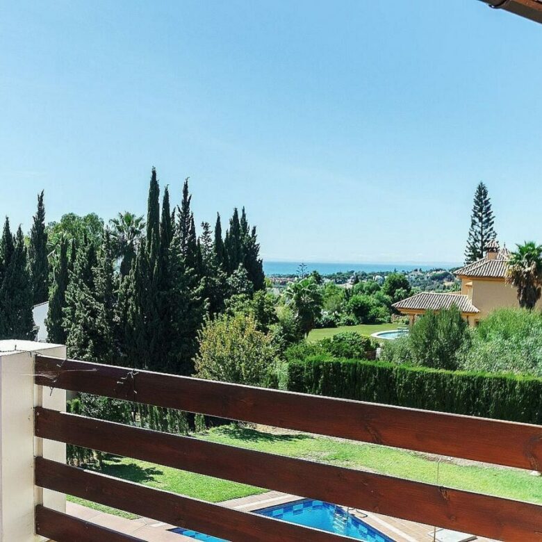 High specification villa with sea views and pool in El Rosario, Marbella East
