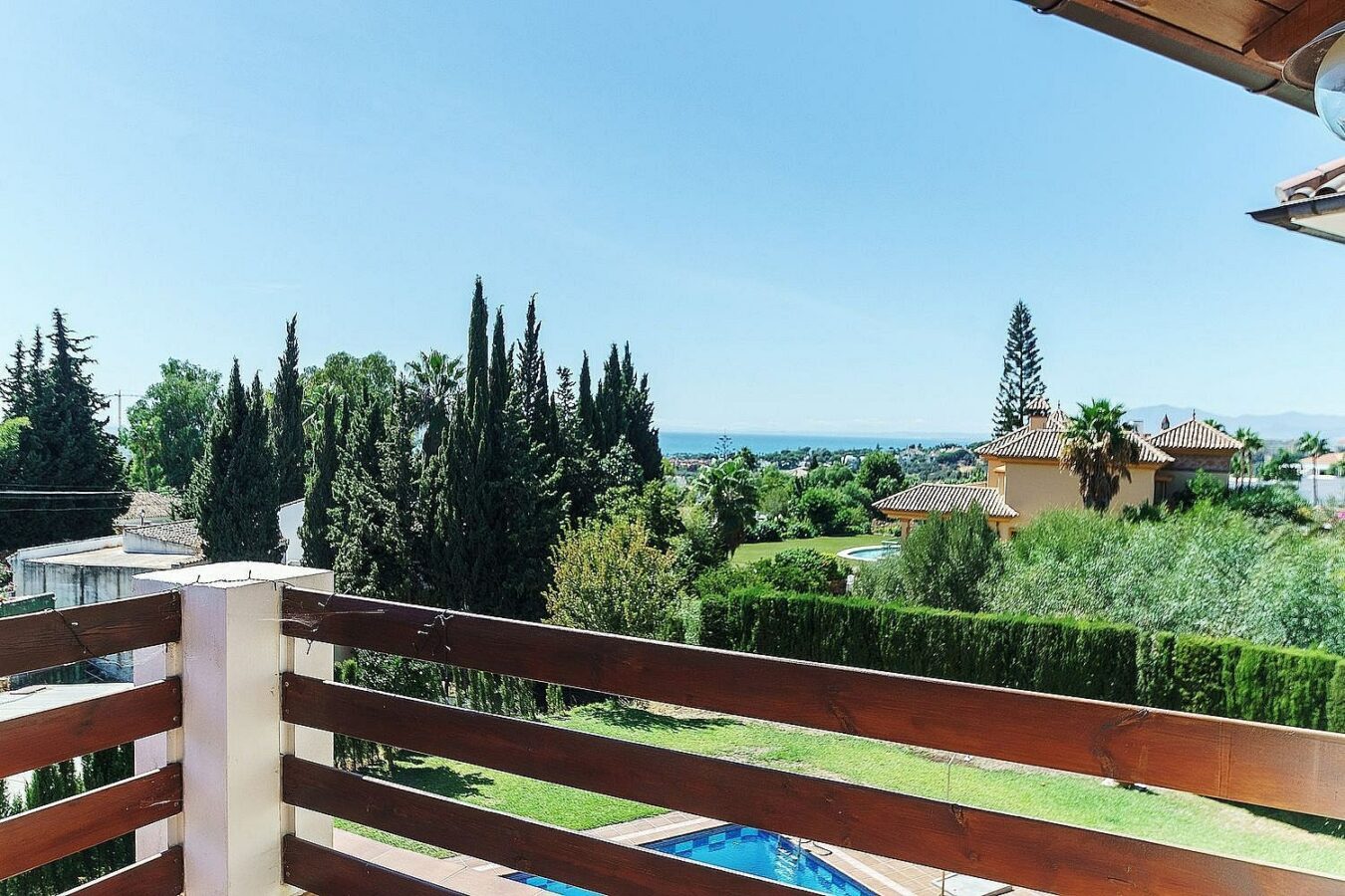 High specification villa with sea views and pool in El Rosario, Marbella East