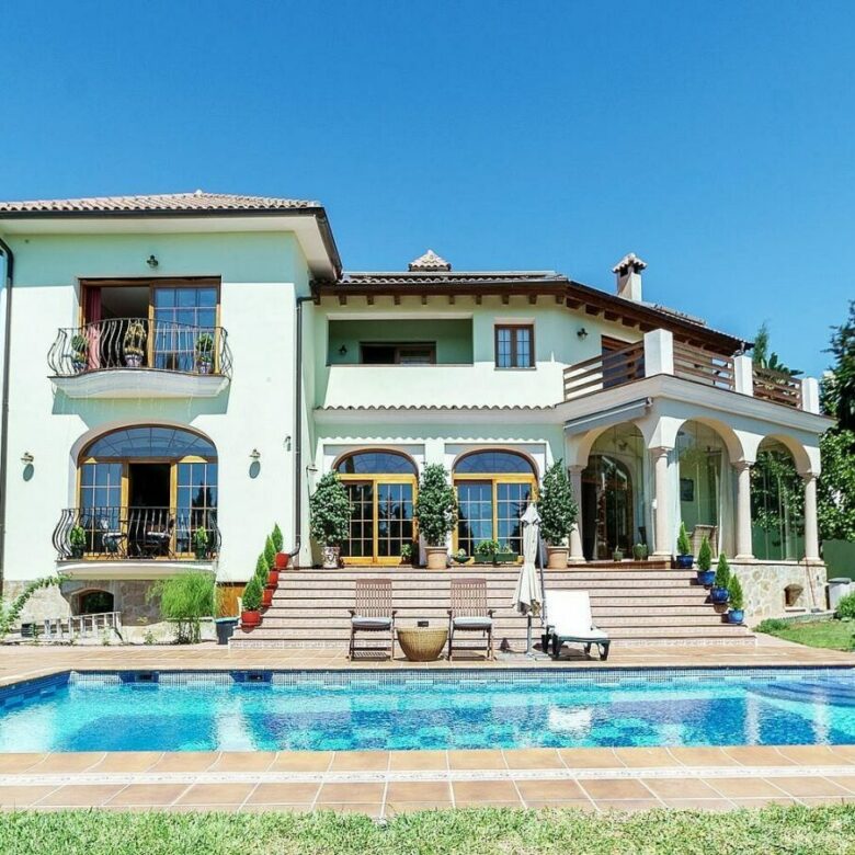 High specification villa with sea views and pool in El Rosario, Marbella East