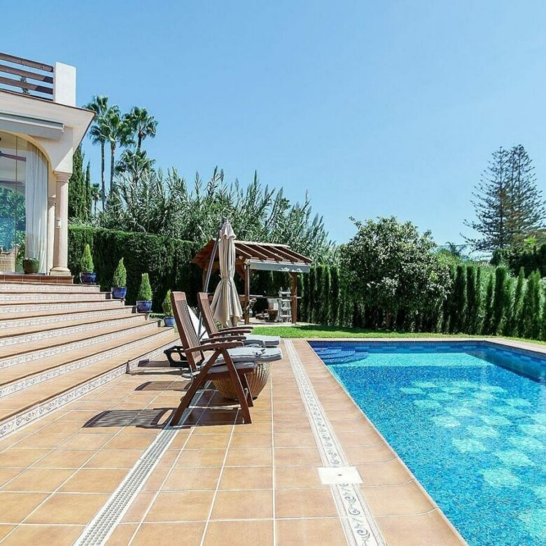 High specification villa with sea views and pool in El Rosario, Marbella East