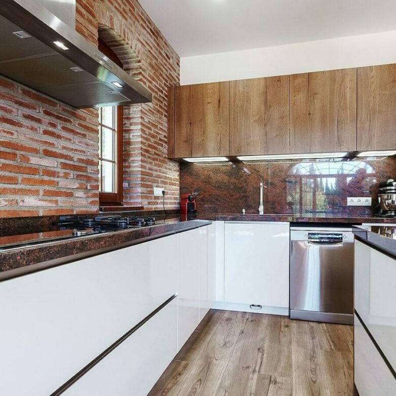 High specification villa with sea views and pool in El Rosario, Marbella East