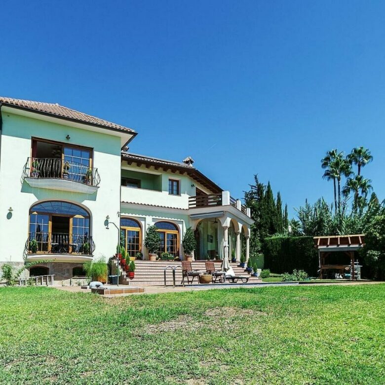 High specification villa with sea views and pool in El Rosario, Marbella East