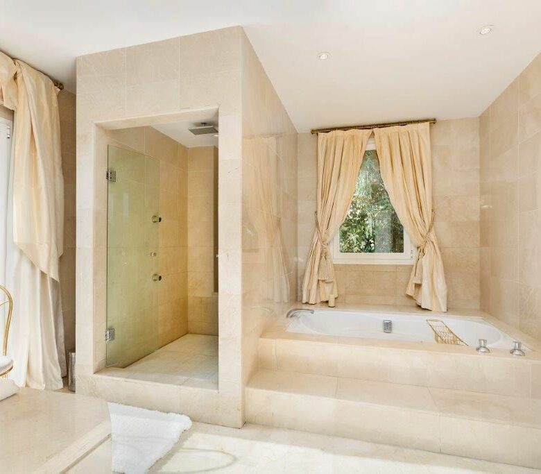 FOR SALE 🏡 First-Line Golf Renovation Villa with Sea Views – La Quinta, Benahavís