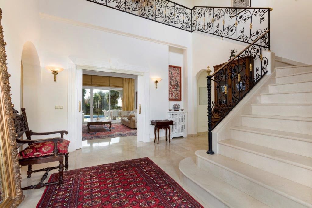 FOR SALE 🏡 First-Line Golf Renovation Villa with Sea Views – La Quinta, Benahavís