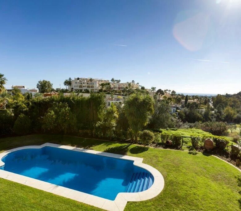 FOR SALE 🏡 First-Line Golf Renovation Villa with Sea Views – La Quinta, Benahavís