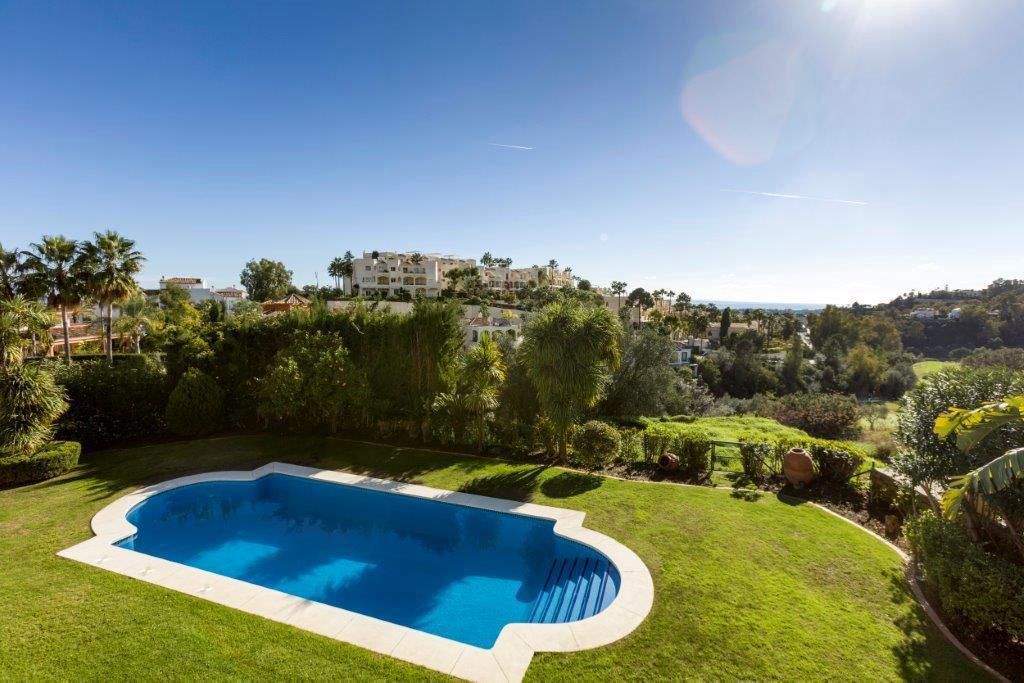 FOR SALE 🏡 First-Line Golf Renovation Villa with Sea Views – La Quinta, Benahavís