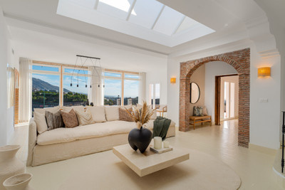 FOR SALE 🏡 Traditional Andalusian Villa with Panoramic Sea Views – El Madroñal, Benahavís