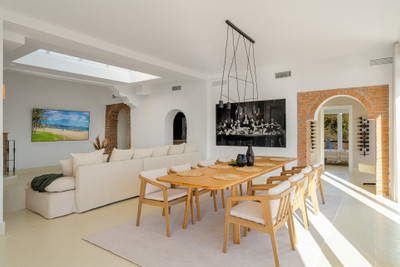 FOR SALE 🏡 Traditional Andalusian Villa with Panoramic Sea Views – El Madroñal, Benahavís