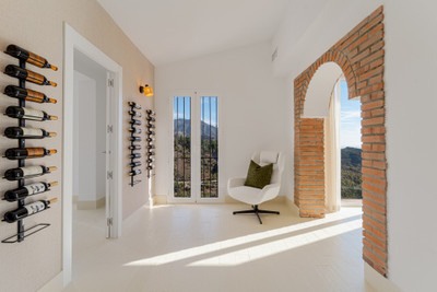 FOR SALE 🏡 Traditional Andalusian Villa with Panoramic Sea Views – El Madroñal, Benahavís