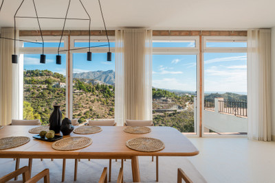 FOR SALE 🏡 Traditional Andalusian Villa with Panoramic Sea Views – El Madroñal, Benahavís