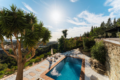 FOR SALE 🏡 Traditional Andalusian Villa with Panoramic Sea Views – El Madroñal, Benahavís