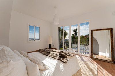 FOR SALE 🏡 Traditional Andalusian Villa with Panoramic Sea Views – El Madroñal, Benahavís