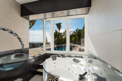 FOR SALE 🏡 Traditional Andalusian Villa with Panoramic Sea Views – El Madroñal, Benahavís