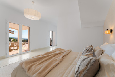 FOR SALE 🏡 Traditional Andalusian Villa with Panoramic Sea Views – El Madroñal, Benahavís