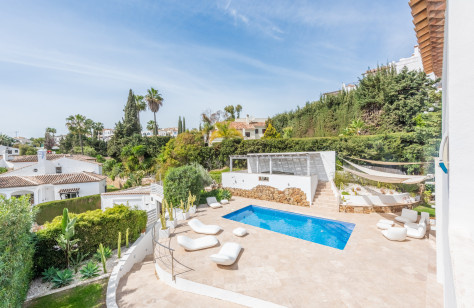 FOR SALE 🏡 Immaculate Renovated Villa with Pool – Marbella Country Club, Nueva Andalucía