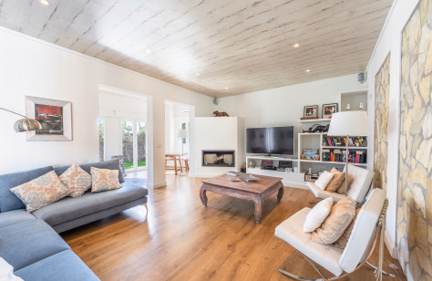 FOR SALE 🏡 Immaculate Renovated Villa with Pool – Marbella Country Club, Nueva Andalucía