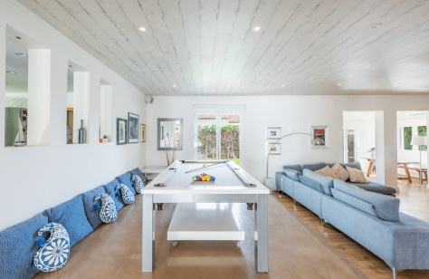 FOR SALE 🏡 Immaculate Renovated Villa with Pool – Marbella Country Club, Nueva Andalucía