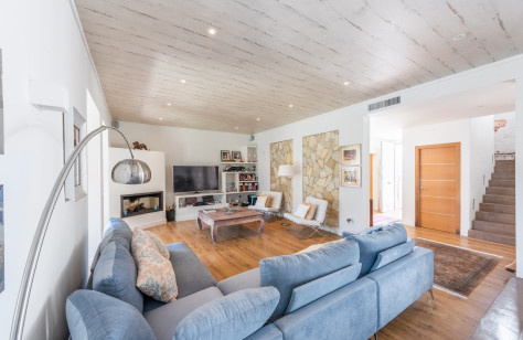 FOR SALE 🏡 Immaculate Renovated Villa with Pool – Marbella Country Club, Nueva Andalucía